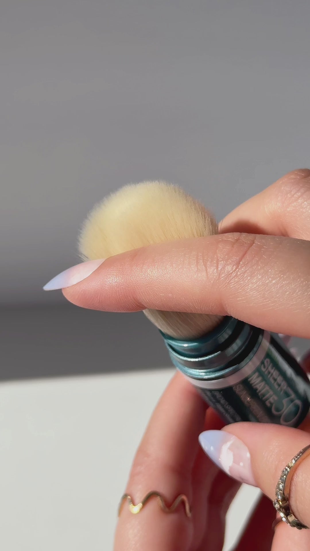 Load video: colorescience® Total Protection Brush-On Shield Sheer SPF 30 Sunscreen Brush