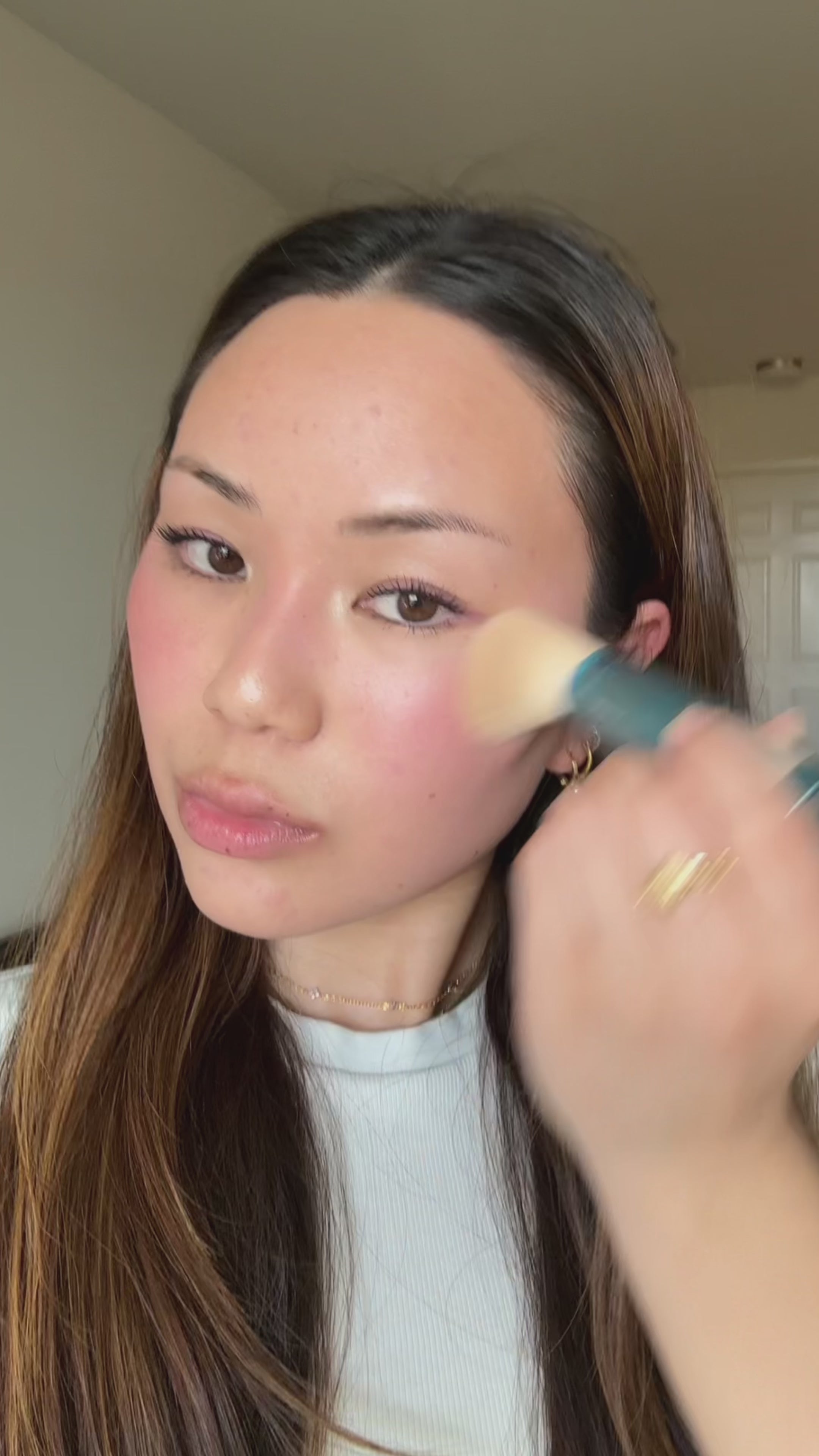 Load video: colorescience® Total Protection Brush-On Shield Glow SPF 50 Sunscreen Brush