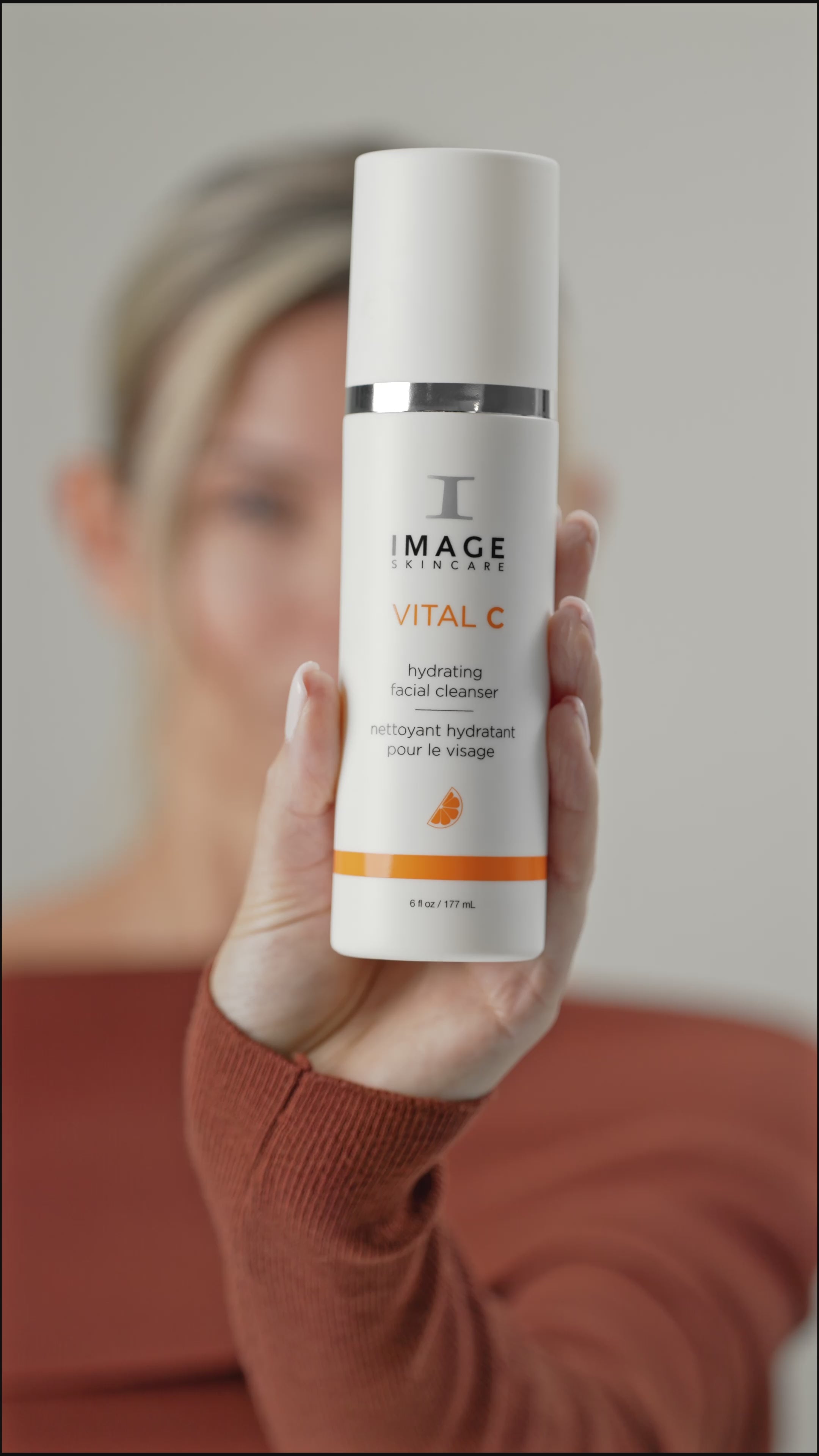Load video: IMAGE Skincare VITAL C Hydrating Facial Cleanser